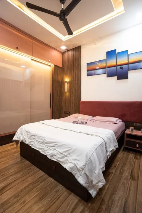 Premium bedroom by Vishwakarma Interior
